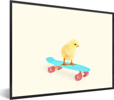 Produktbild von MuchoWow® Gerahmtes Poster Küken - Gelb - Skateboard - Blau - Tiere 40x30 cm - Poster mit Schwarzem Bilderrahmen Wandposter Rahmen Foto Bilder - Kunstposter - Wanddekorationen