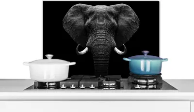 Produktbild von KitchenYeah®  Spritzschutz Küche - Küchenrückwand - Wandschutz für Herd und Spüle - Tiere - Elefant - Porträt - Schwarz - Weiß 60x40 - Alu-Dibond (Alternative zum Spritzschutz aus Glas) - Hitzebeständ