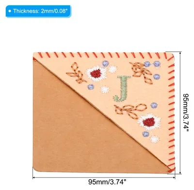 Produktbild von Personalized Gesticktes Lesezeichen Ecke Niedliche Blume Filz Gen?ht Dreieck Buch Marke Seite Marker fš¹r Frauen M?nner Buchliebhaber Lehrer Rosa Buchstabe J