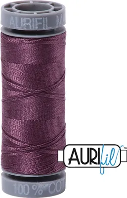 Produktbild von AURIfil Nähgarn MK28WT 750m, 100% Baumwolle : 2568 Mulberry AURIfil: 2568 Mulberry