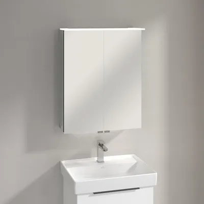 Imagen del producto de Villeroy & Boch, armario espejo Taro de 60,7 cm con 2 puertas, iluminación superior, iluminación para el lavabo y espejo de aumento