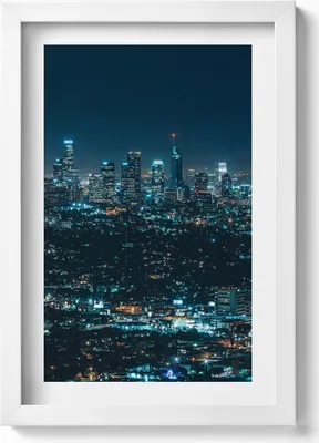 Produktbild von Großes beleuchtetes Stadtpanorama bei Nacht– Wandbild mit Rahmen – Gerahmtes Bild  – Wanddekoration – 20x30 cm – Weiß