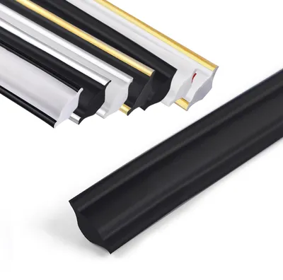 Imagen del producto de Moldura autoadhesiva de PVC de 5 metros para revestimiento de paredes
