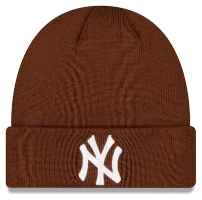 Imagen del producto de Gorro de invierno New Era CUFF, modelo Beanie, equipo New York Yankees, color marrón