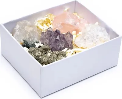 Obrázok produktu pre Darčeková krabička s 5 minerálnymi kryštálmi - 8,5 x 10 x 4 cm