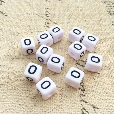 Produktbild von Buchstaben Perlen, 30 Stück, 6x6 mm, weiß mit schwarz, eckig, Buchstabe O