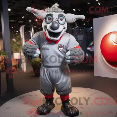 Immagine prodotto di Personaggio mascotte REDBROKOLY del diavolo grigio vestito con una maglietta da rugby e sciarpe