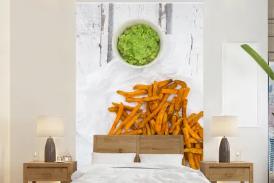 Produktbild von MuchoWow® Fototapete für Wohnzimmer oder Schlafzimmer Wandtapete Vinyl Motivtapete Süßkartoffelpommes mit Avocadosauce - 200x300 cm - Wanddekorationen