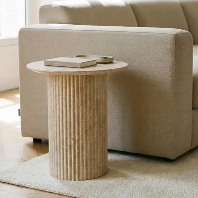 Produktbild von Beistelltisch TEBUR, rund 45 cm in Travertinoptik, Beige - Couchtisch mit stabiler MDF-Tischplatte, Wohnzimmertisch im geriffeltem Design, Coffee Table für minimalistische Einrichtungsstile.