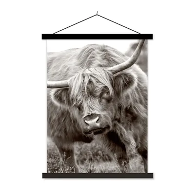 Produktbild von MuchoWow® Textilposter Schottischer Highlander - Schwarz - Weiß - Hörner 60x80 cm mit schwarzem Rahmen - Plakathalter