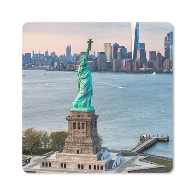 Produktbild von MuchoWow® Mauspad Mousepad Freiheitsstatue mit der Skyline von New York 20x20 cm - Mousepads - Maus Mat - Pad - Mausunterlage - Desk Mat - Bureauartikeln