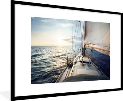 Produktbild von MuchoWow® Gerahmtes Poster Meer - Segelboot - Sonne 90x60 cm - Poster mit Schwarzem Bilderrahmen Wandposter Rahmen Foto Bilder - Wanddekoration - Fotos