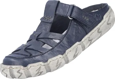 Auf dem Bild ist ein blauer flacher Schuh zu sehen der von der Seite betrachtet wird. Der Schuh hat ein schlichtes Design mit einer rutschfesten Sohle und einer attraktiven Farbe.