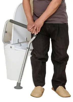 Obrázek produktu pro Madlo na toaletu, nastavitelná šířka 62-72 cm, nastavitelná výška 65-75 cm, maximální nosnost 136 kg, odolná hliníková slitina, protiskluzové přísavky