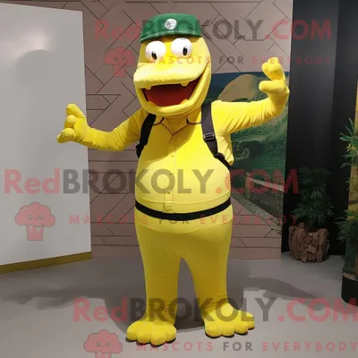 Produktbild von Maskottchen REDBROKOLY eines gelben Krokodils mit Tanktop und Mütze
