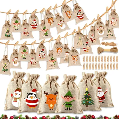 Productafbeelding van Adventskalender, stoffen zak, 24 vakken, houten klemmetjes, kerstboom