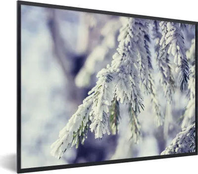Produktbild von MuchoWow® Gerahmtes Poster Winter - Tannenbaum - Schnee - Ländlich 40x30 cm - Poster mit Schwarzem Bilderrahmen Wandposter Rahmen Foto Bilder - Kunstposter - Wanddekorationen