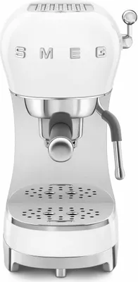 Produktbild von Smeg ECF02WHEU Handespressomaschine, 1,1 l, 15 bar, weiß, für Espresso und Cappuccino