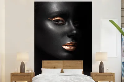 Produktbild von MuchoWow® Fototapete für Wohnzimmer oder Schlafzimmer Wandtapete Vinyl Motivtapete Schwarz - Gold - Frau - 170x260 cm - Wohnzimmertapete