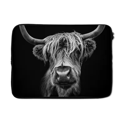 Produktbild von MuchoWow® Laptop Hülle 13 Zoll Schottischer Highlander - Hörner - Schwarz - Weiß - Kuh - Wild - Tiere Laptoptasche - Laptophülle - Sleeve - Rundumschutz