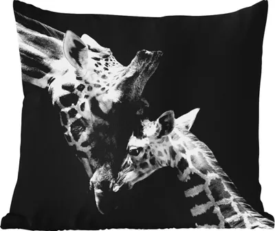 Produktbild von MuchoWow® Outdoor Kissen - Giraffe - Wildtiere - Porträt - Schwarz-Weiß - 60x60 cm - Wetterfest - Lounge Kissen - Dekoration - Schlaf Kissen