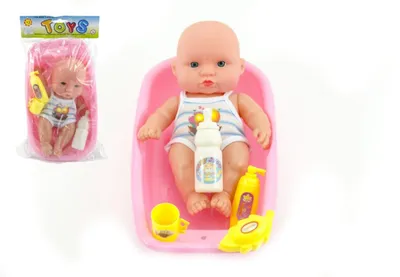 Produktbild von Mini-Plastikfigur 18 cm mit Zubehör, verpackt in einer Tüte und präsentiert in einer Badewanne