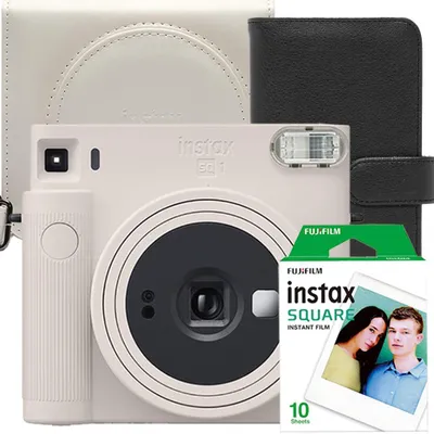 Produktbild von Set Instant-Kamera Fujifilm Instax SQ1 Chalk White mit Tasche, Album und 1x10 Square-Fotopapier.