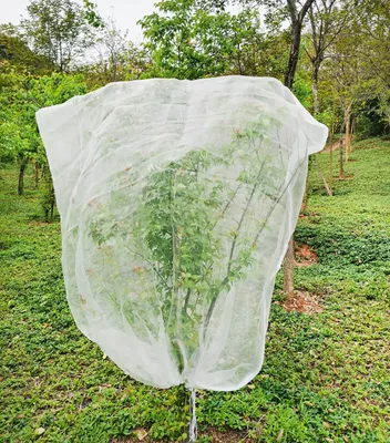Immagine prodotto di Rete protettiva per piante, con cerniera e cordoncino, dimensioni 1,8m x 1,8m