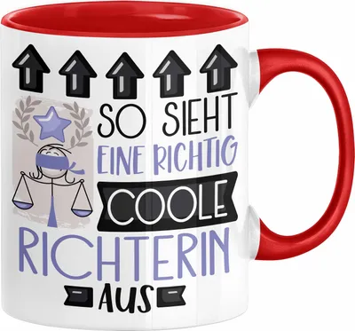 Produktbild von Richterin Geschenk Tasse Geschenkidee für Richterin Geburtstag Weihnachten Spruch So Sieht Eine Richtig Coole Richterin Aus Kaffee-Becher  (Rot)