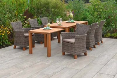 Zdjęcie produktu dla Zestaw mebli ogrodowych Merxx "Toskana" 7 szt. z rozkładanym stołem Flex 185/370 x 90 cm, z poduszkami - aluminiowa rama z naturalną plastikową siatką i drewnem akacjowym