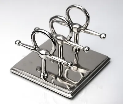 Obrázok produktu pre Casa Padrino luxusný stojan na listy mosadz poniklovaný 17,5 x 17,5 x v. 13 cm Horsebit - stojan na listy vizitky - ušľachtilé kancelárske doplnky
