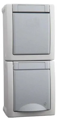 Imagen del producto de Enchufe/interruptor combinado para montaje en superficie, resistente a la humedad, horizontal, IP54, color gris, marca Panasonic Pacific