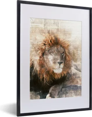 Produktbild von MuchoWow® MuchoWow® Gerahmtes Poster Löwe - Rauchen - Zeitung 30x40 cm - Poster mit zchwarzem Bilderrahmen - Wandposter Schlafzimmer