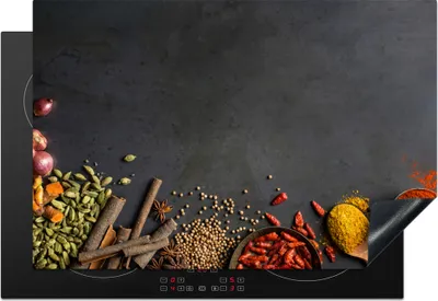Obrázek produktu pro KitchenYeah® Krycí deska na sporák bylinky - potraviny - koření - černá - paprika - skořice, 76x51cm, dekorace do kuchyně, keramický kryt varné desky, krycí deska na varnou desku