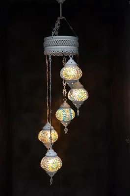 Produktbild von Hanglampe aus buntem blauen Glas mit 5 Mosaik-Kugeln, orientalische marokkanische Deckenleuchte