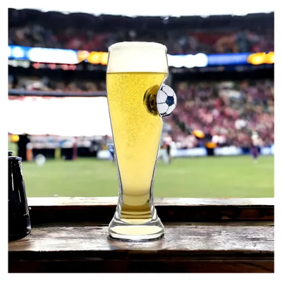 Produktbild von Fußball im Bierglas Fanartikel - Weißbierglas mit Ball im Glas