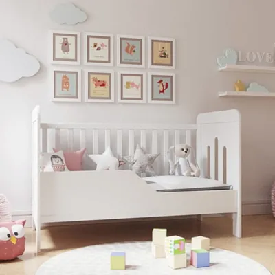 Image de Need Sleep Lit bébé Lilia120x60 cm avec une barrière pour l'enfant plus âgé Réglable en hauteur - Lit d'appoint bébé blanc