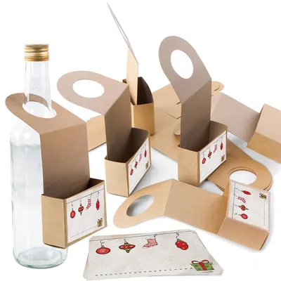 Produktbild von Logbuch-Verlag 10 braune Kraftpapieranhänger für Flaschen mit Weihnachtssticker zum Beschriften - Weihnachtsschachtel Mini zum Befüllen