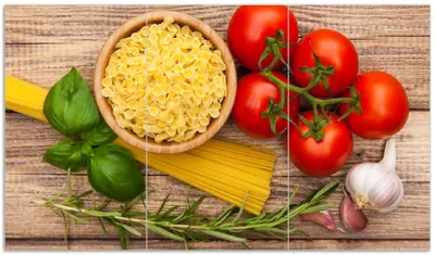 Produktbild von Wallario Herdabdeckplatte aus Glas, Größe 90 x 52 cm 3-teilig, Motiv Spaghetti mit Tomaten, Knoblauch und Basilikum