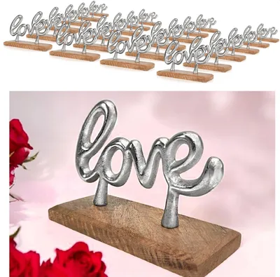 Produktbild von com-four® 24x Deko-Schriftzug "LOVE" aus Aluminium auf Mangoholz-Sockel