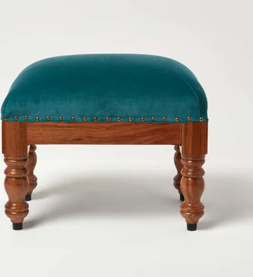 Image de HOMESCAPES Pouf rectangulaire en velours Mable – vert pétrole avec pieds en bois, 50 x 30 x 40 cm