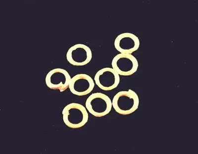 Produktbild von 50 Stück 3mm Biegeringe offen goldfarben