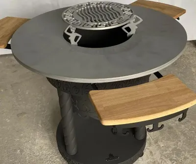 Produktbild von Feuerplattengrill Ø 99 cm, Grillplatte, Plancha Grill, BBQ, Garten Lagerfeuer, Grillrost + Kesselhalter, Grill mit Feuerplatte, Lagerfeuer Grill.