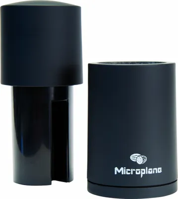 Produktbild von Microplane 48060 Specialty Serie Muskatmühle 2in1, satiniert / matt, schwarz (1 Stück)