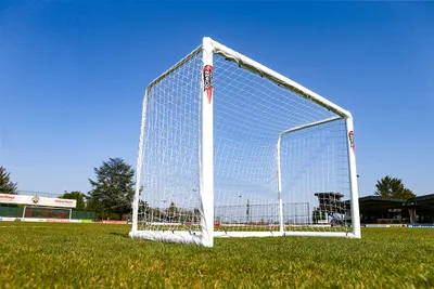 Produktbild von POWERSHOT Fussballtor PRO - In Deutschland hergestellt ! - 2,4 x 1,8m - WETTERFESTES uPVC - Klicksystem und Zubehör inkl. - Torwand inkl. !