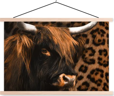 Produktbild von MuchoWow® Textilposter Pantherdruck - Schottisches Hochlandrind - Design 120x80 cm mit holzfarbenen Rahmen - Aufhängeset