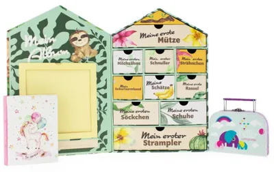 Produktbild von hausleben Baby Erinnerungsbox Set mit 10 Schubladen, Aufbewahrungsbuch & Hellblau Köfferchen – Grüne Meilenstein Erinnerungskiste für Geburt & Taufe – Baby Geschenkbox