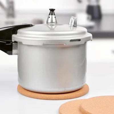 Immagine prodotto di Set di supporti per torte Famanu, 6 pezzi - rotondi, antiscivolo, 16/19 cm, in materiale naturale