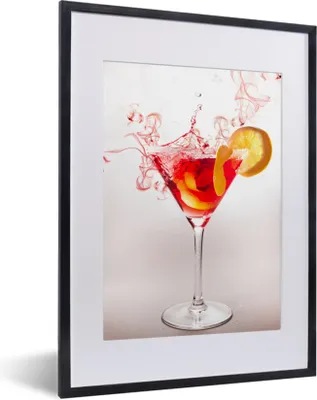 Produktbild von MuchoWow® MuchoWow® Gerahmtes Poster Rot gefärbter Cocktail spritzt auf 30x40 cm - Poster mit zchwarzem Bilderrahmen - Wandposter Schlafzimmer