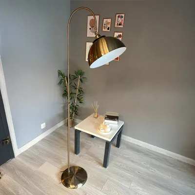 Produktbild von Moderne Stehlampe aus Metall mit E27, Verstellbarer Lampenschirm